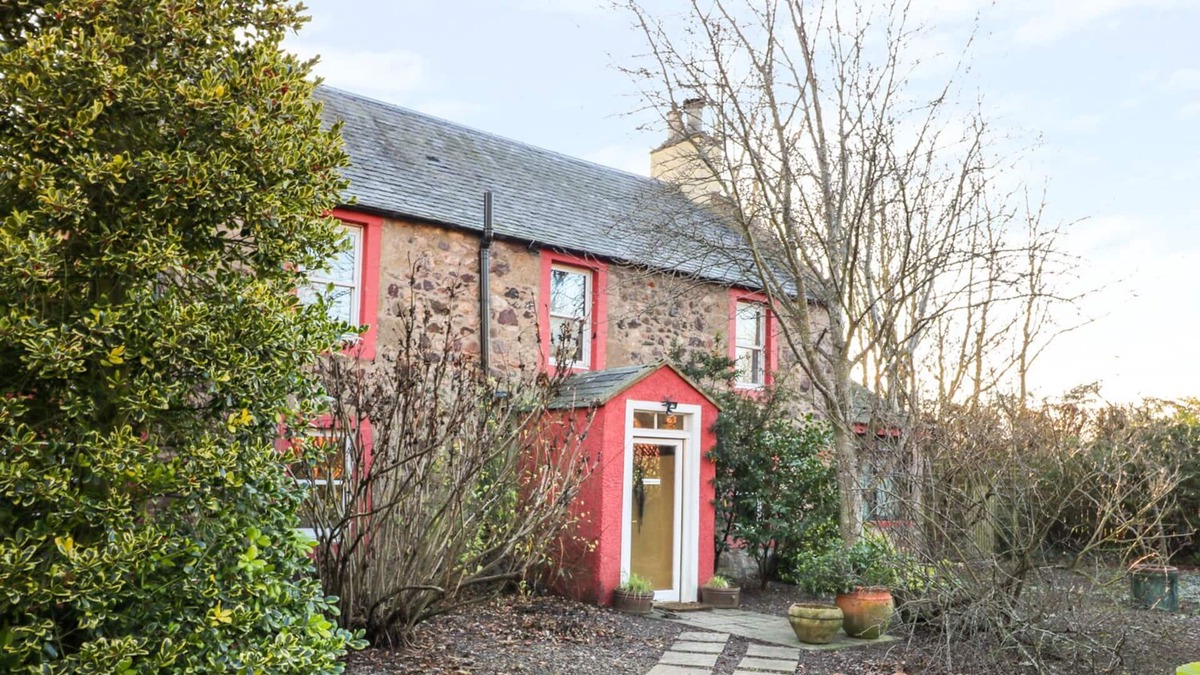 East Linton House | THE WEST WING, pet friendly, character holiday cottage in East Linton