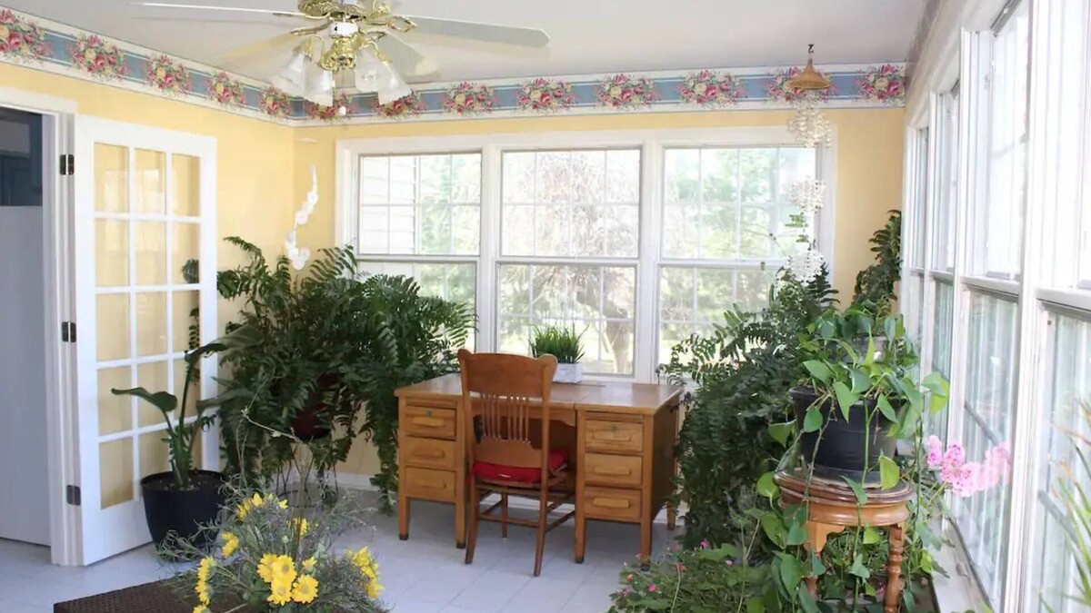 Morganfield Apartment | The West Wing Suite