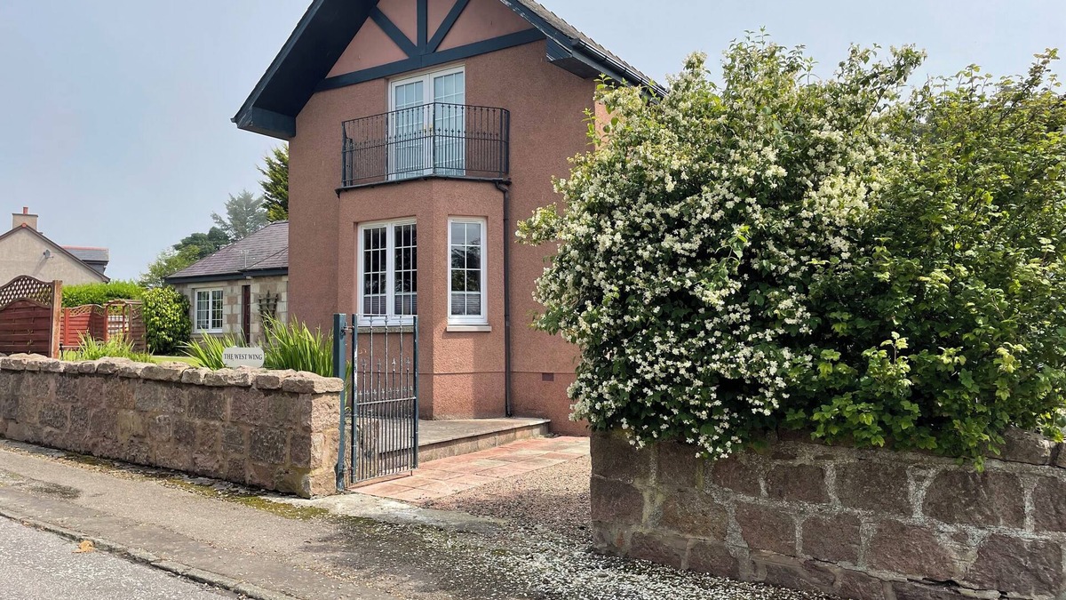 Stonehaven Apartment | The West Wing, your self contained luxurious rural haven.
