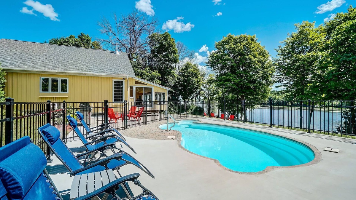 Papineau Regional County Municipality Cottage | The Westbello - Premium Waterfront Vacation Home with Inground Pool and Hot tub