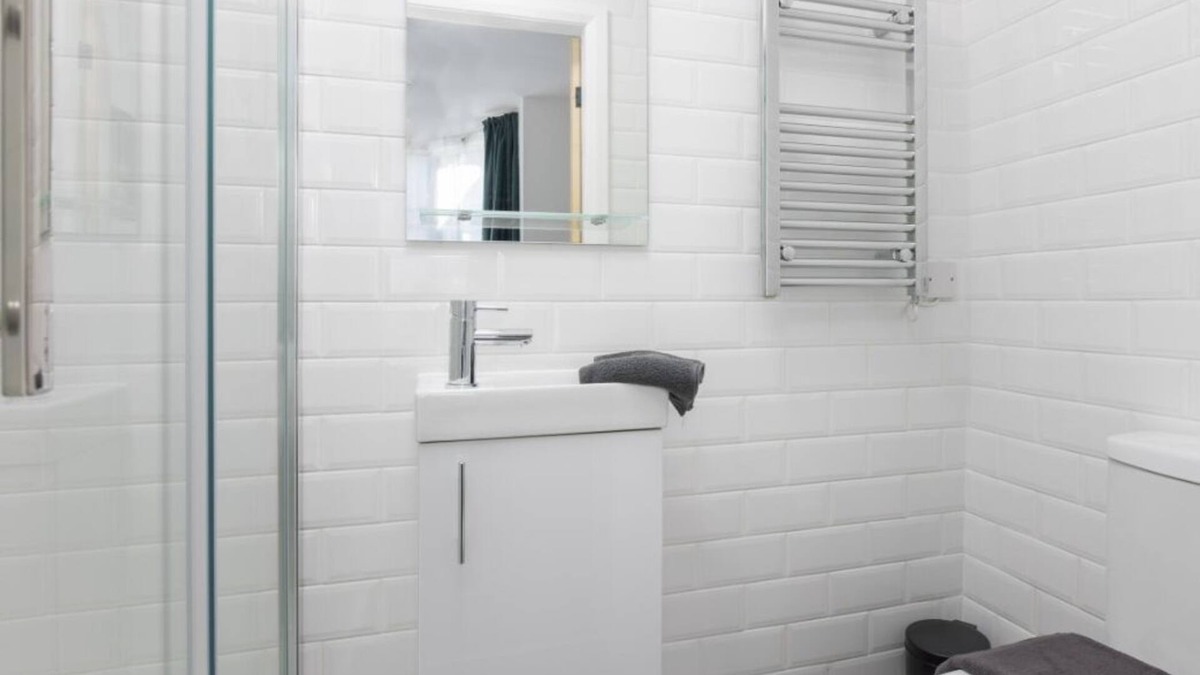 Blackpool Town Center Apartment | The Western Room 4-Room Only-Sleeps 5