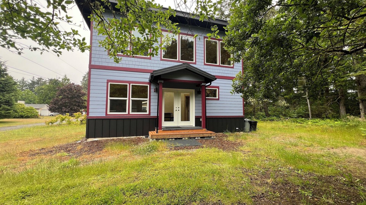 Westport Cabin | The Westport Pearl a quiet neighborhood, cozy, like bringing the outdoors in.