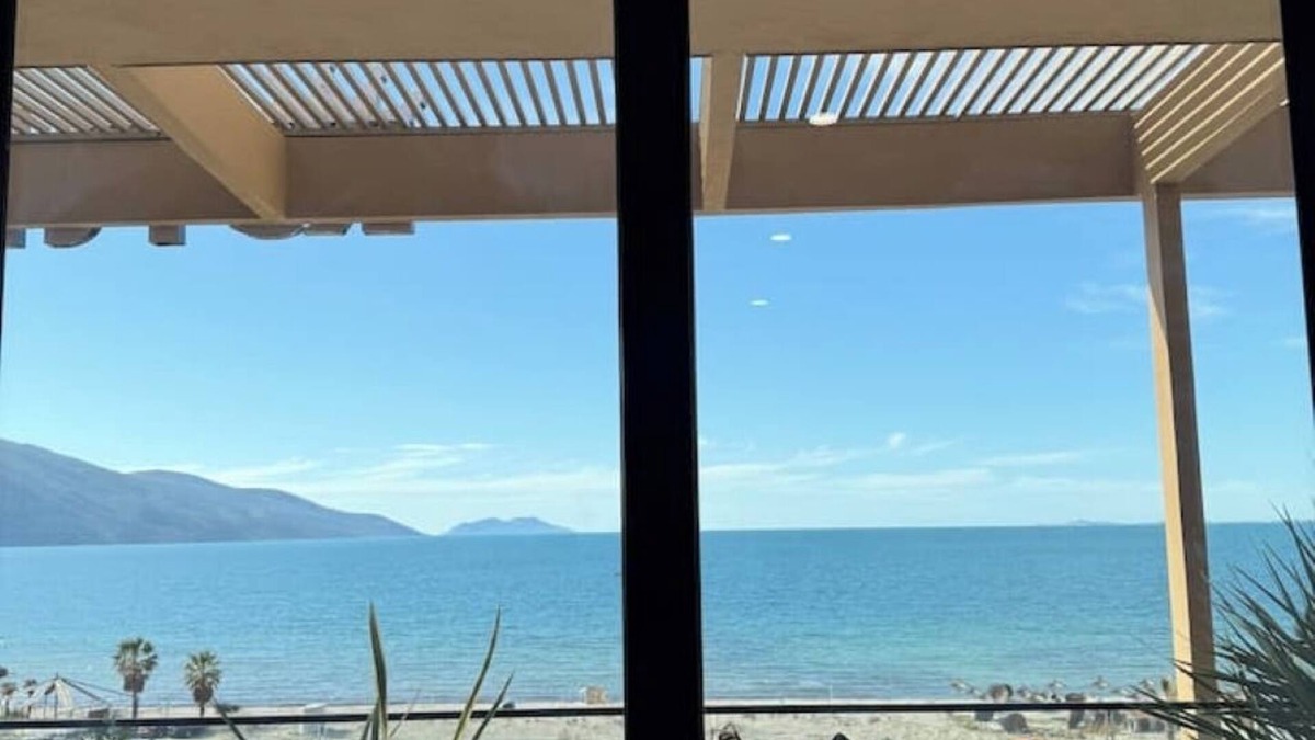 Jala Apartment | The Whale - Family friendly spacious apartment right on the beach