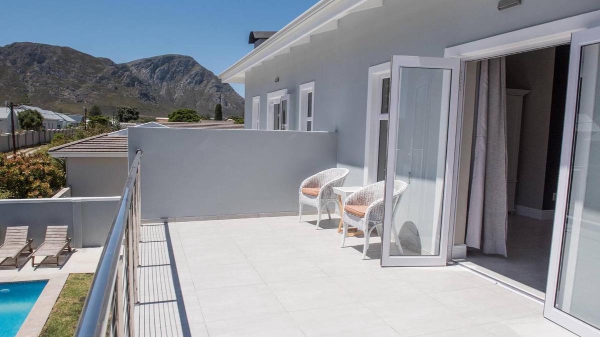 Hermanus Bed & Breakfast | The Whale on Main B&B