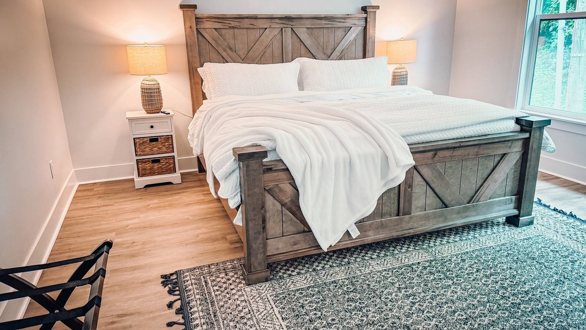 Nashport House | The Wharf at Buckeye Lake