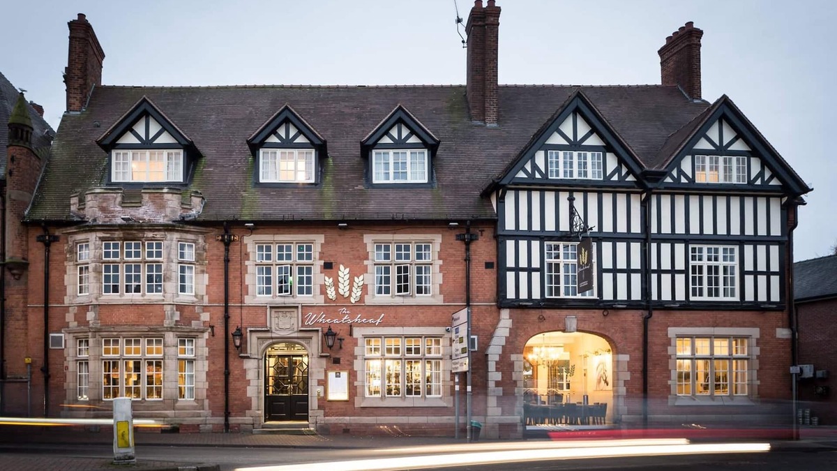 Sandbach Bed & Breakfast | The Wheatsheaf Hotel Sandbach