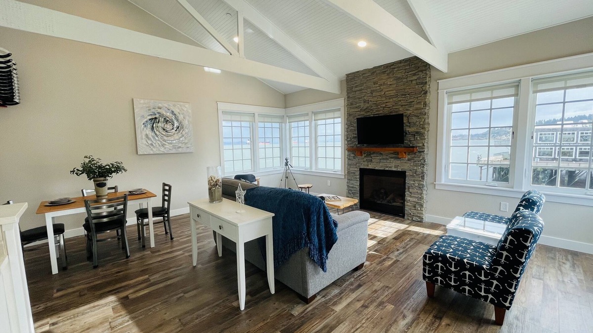 Astoria House | The Wheelhouse on Pier 11