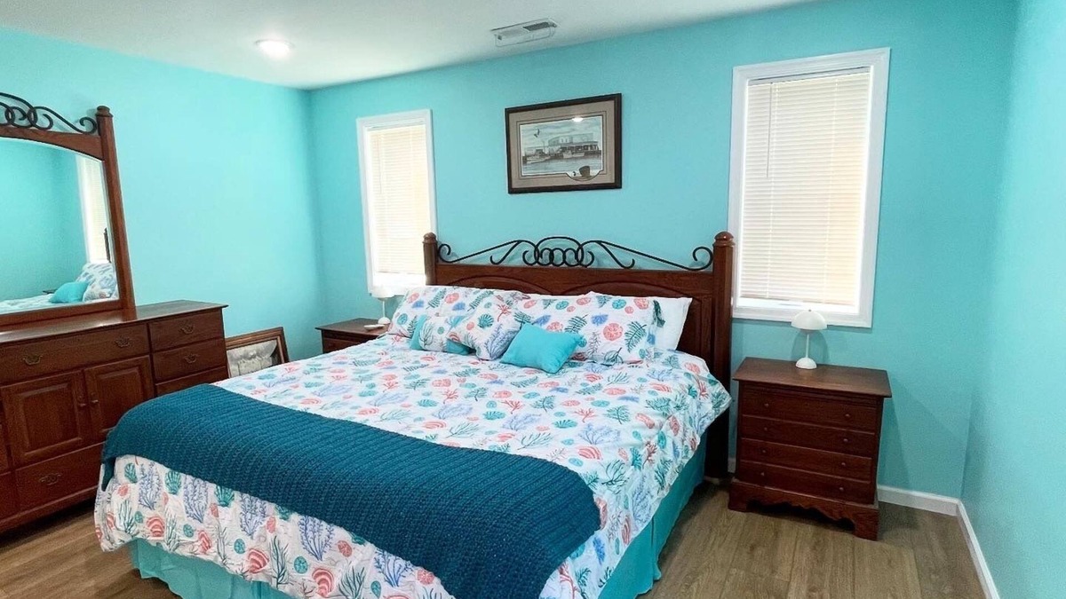 Chincoteague Cottage | The Whelk - Cozy, Pet-Friendly & Accessible Cottage in the Heart of Chincoteague