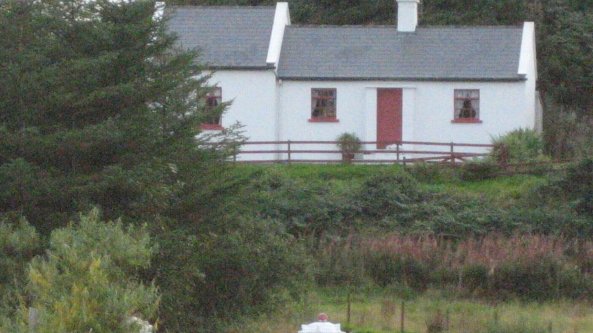 Donegal Cottage | The Whins - Traditional Irish Cottage