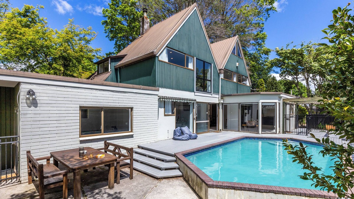 Turangi House | The Whio Retreat - Secluded Retro Riverside Getaway w/Pool & Hot Tub.