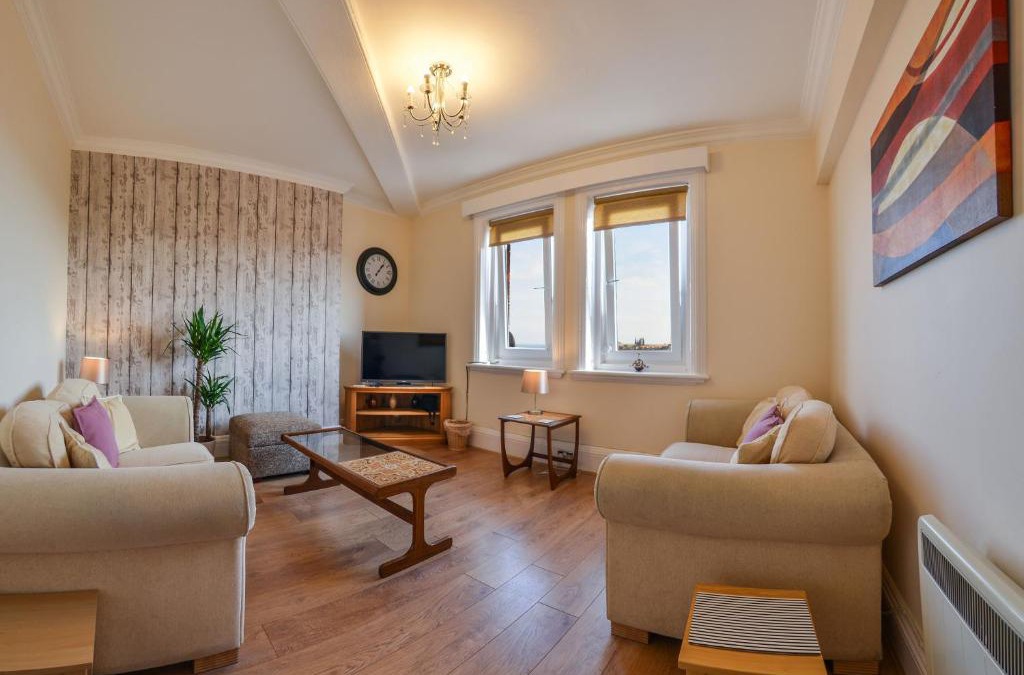 Whitby Apartment | The Whitby Prospect, large apartment with stunning views, 2 mins from beach