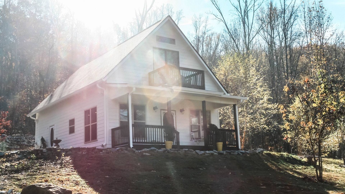 Lookout Valley Neighborhood Association House | The White Cabin: In the Woods, Close to Town