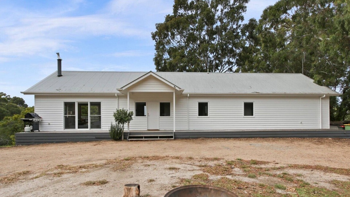 Metung Cottage | The White Cottage - Metung