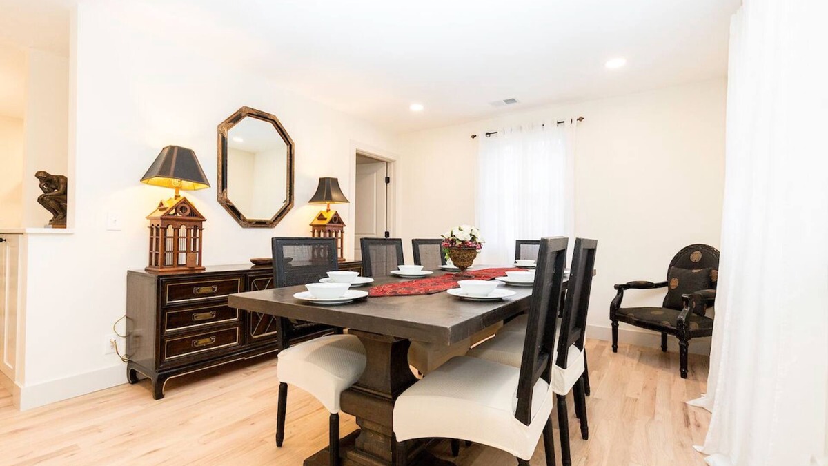 Franklin House | The White Goose Cottage in Downtown Franklin
