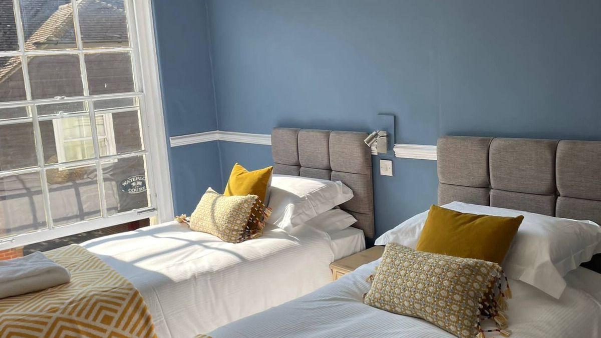Whitchurch Hotel | The White Hart Arkells Pub Group