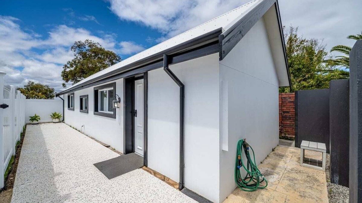 Watermans Bay Apartment | The White House Waterman’s Bay