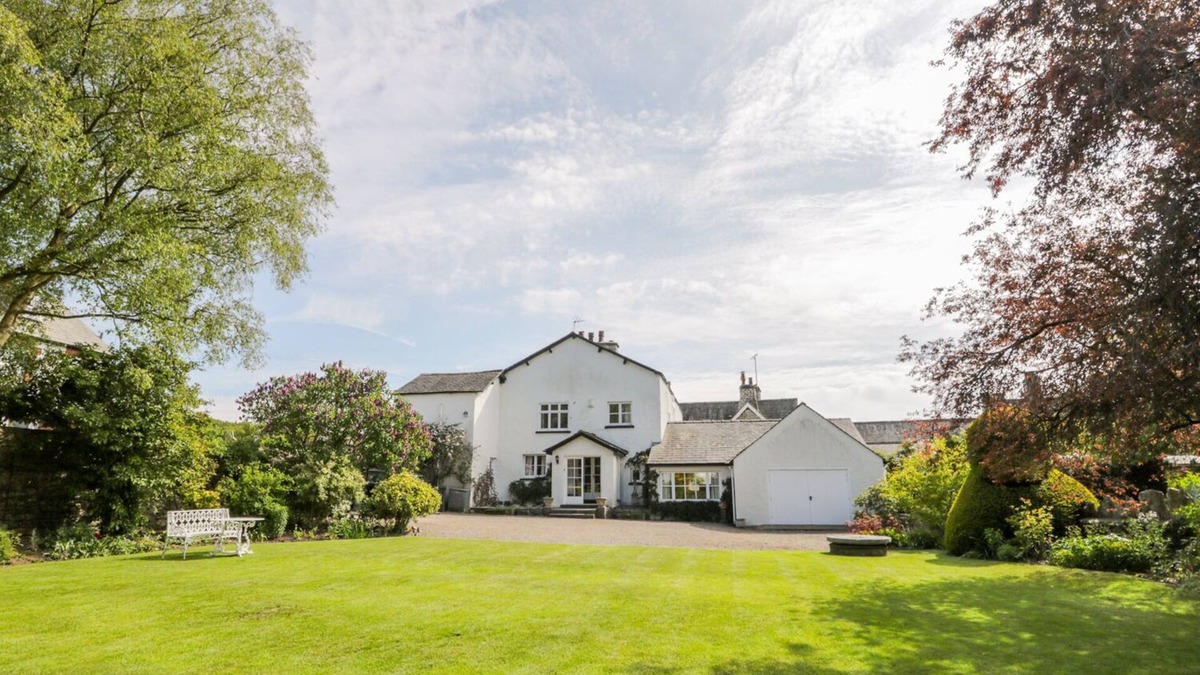 Cartmel Cottage | THE WHITE HOUSE, pet friendly, with open fire in Cartmel