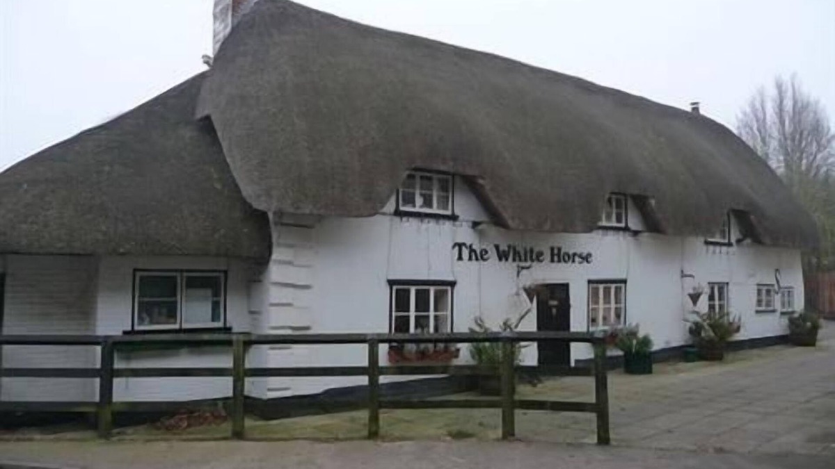 Thruxton Hotel | The White Horse