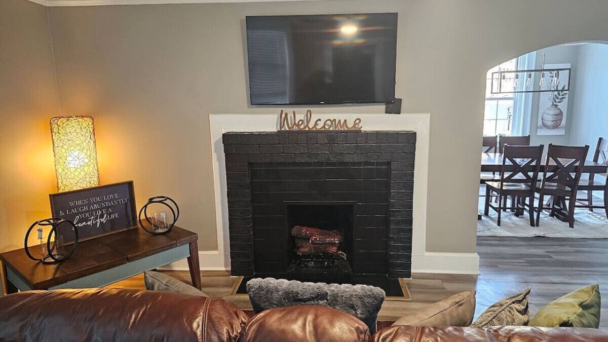 Midtown House | The White House 2 BR 1 BA