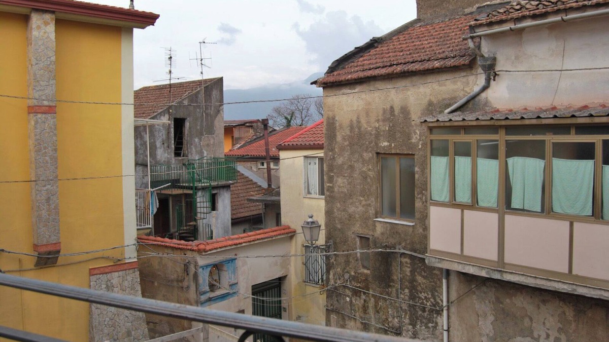 Mercato San Severino Bed & Breakfast | The White House: a house surrounded by greenery and in the area of the bell tower of the same name!