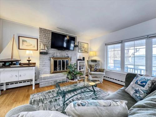 Wrightsville House | The White House by Leavetown Vacations
