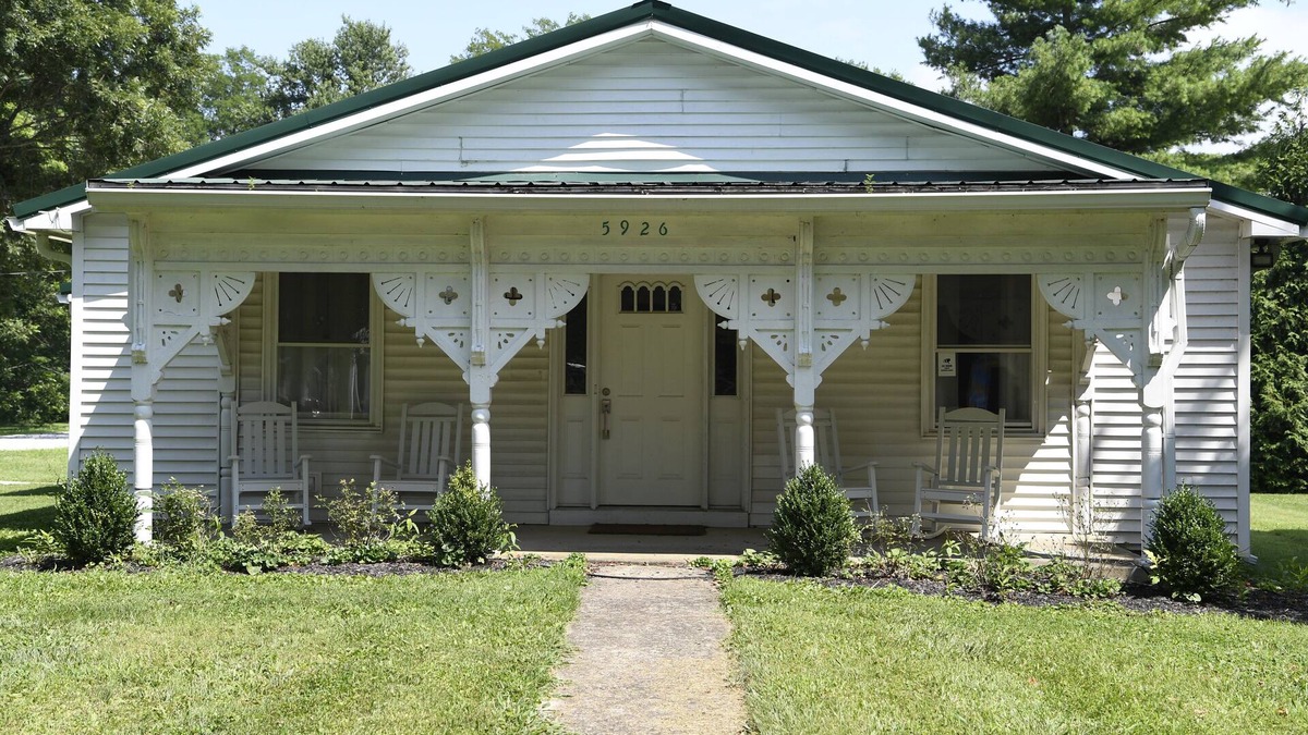 Bagdad House | The White House in Bagdad! On the Bourbon Trail and 40 minutes from Valhalla.
