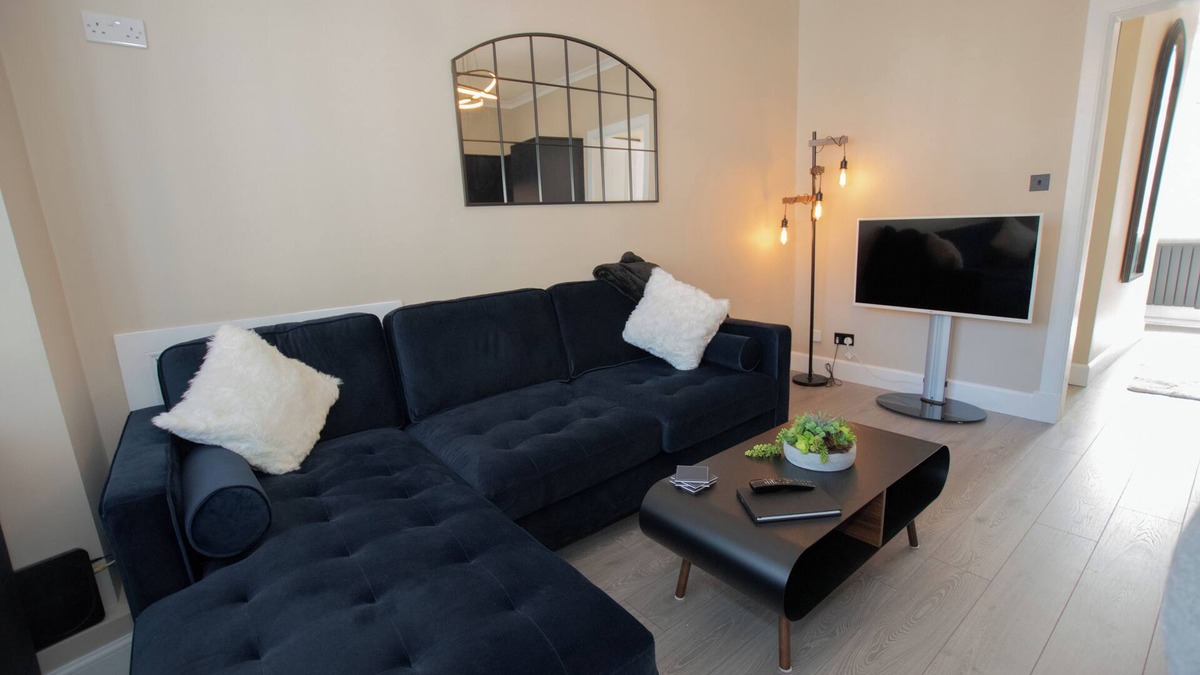 Bathgate Apartment | The White House near Edinburgh