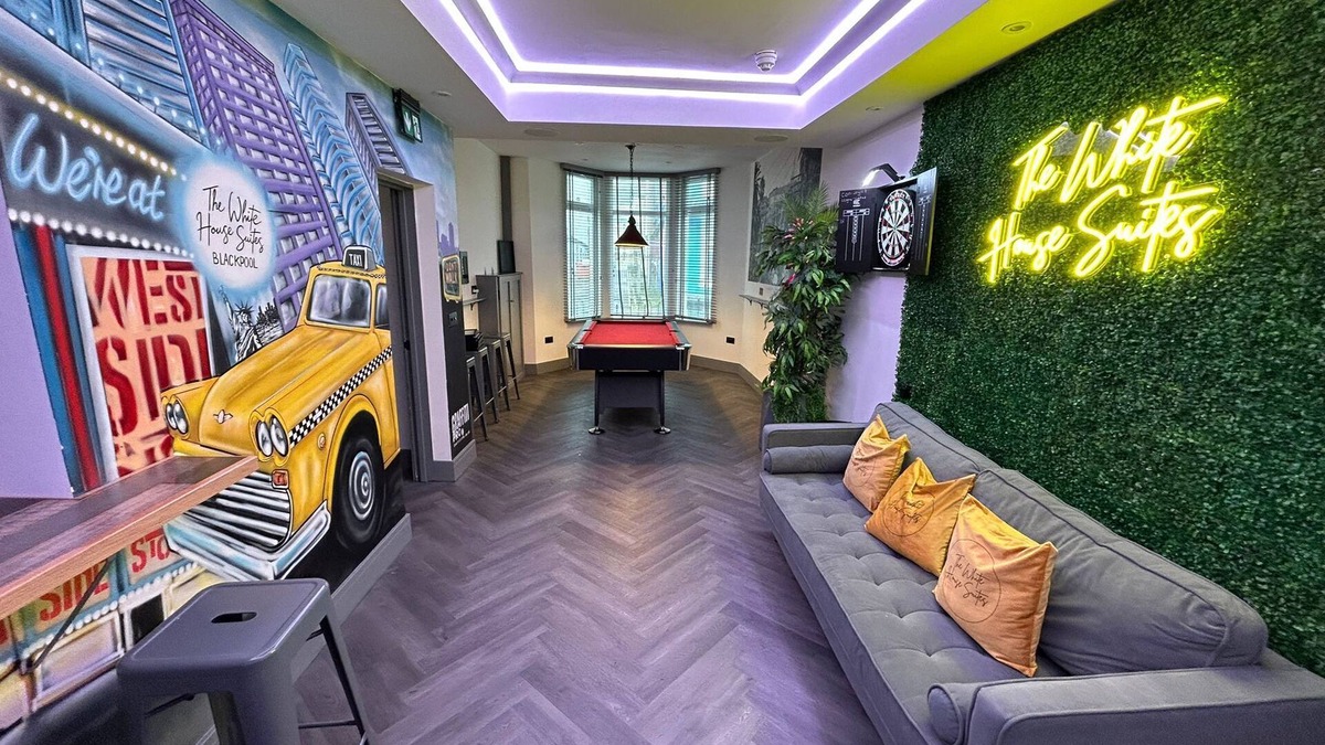 Blackpool Town Center House | The White House New York Suites