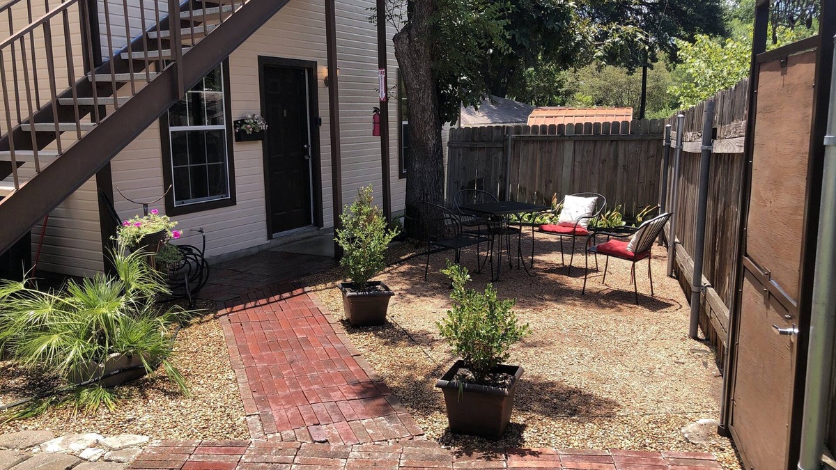 West San Antonio Apartment | The White House!