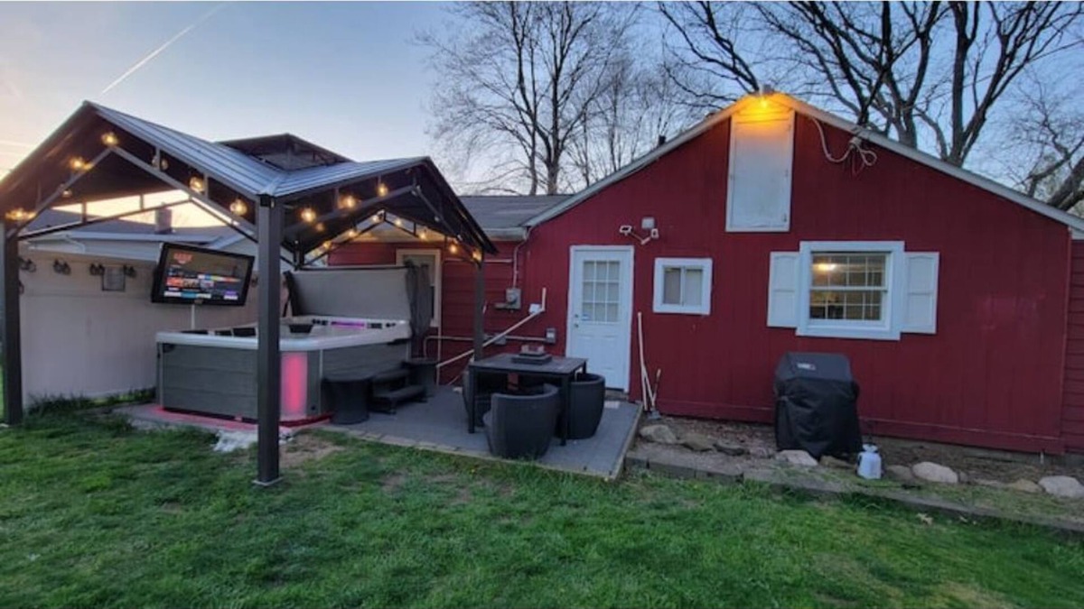 Akron House | The White House w/Hot Tub Portage Lakes Fenced Yard Pet-Friendly!