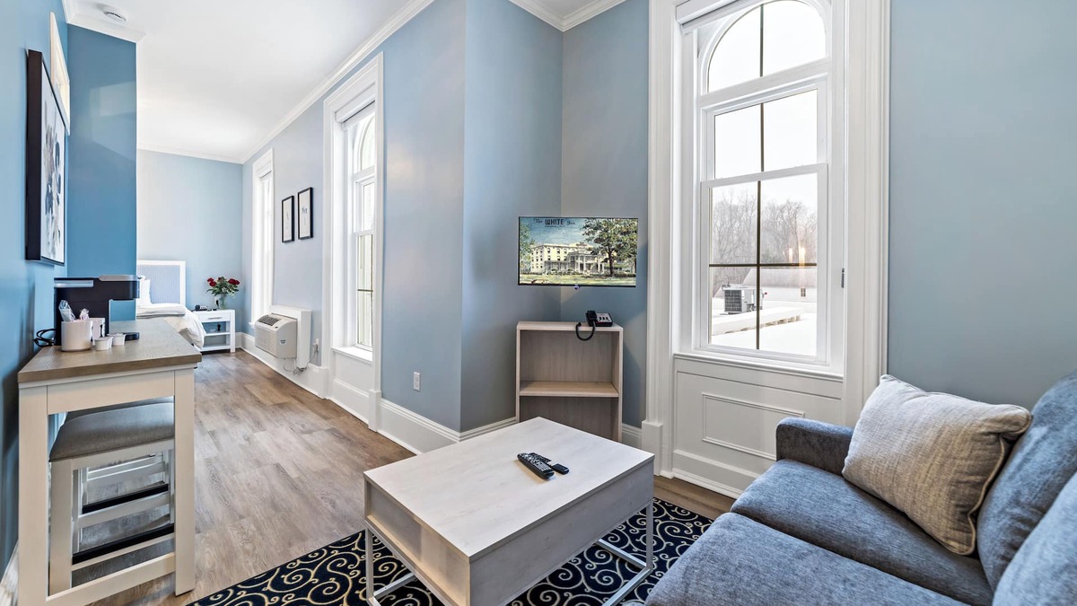 Fredonia Hotel | The White Inn
