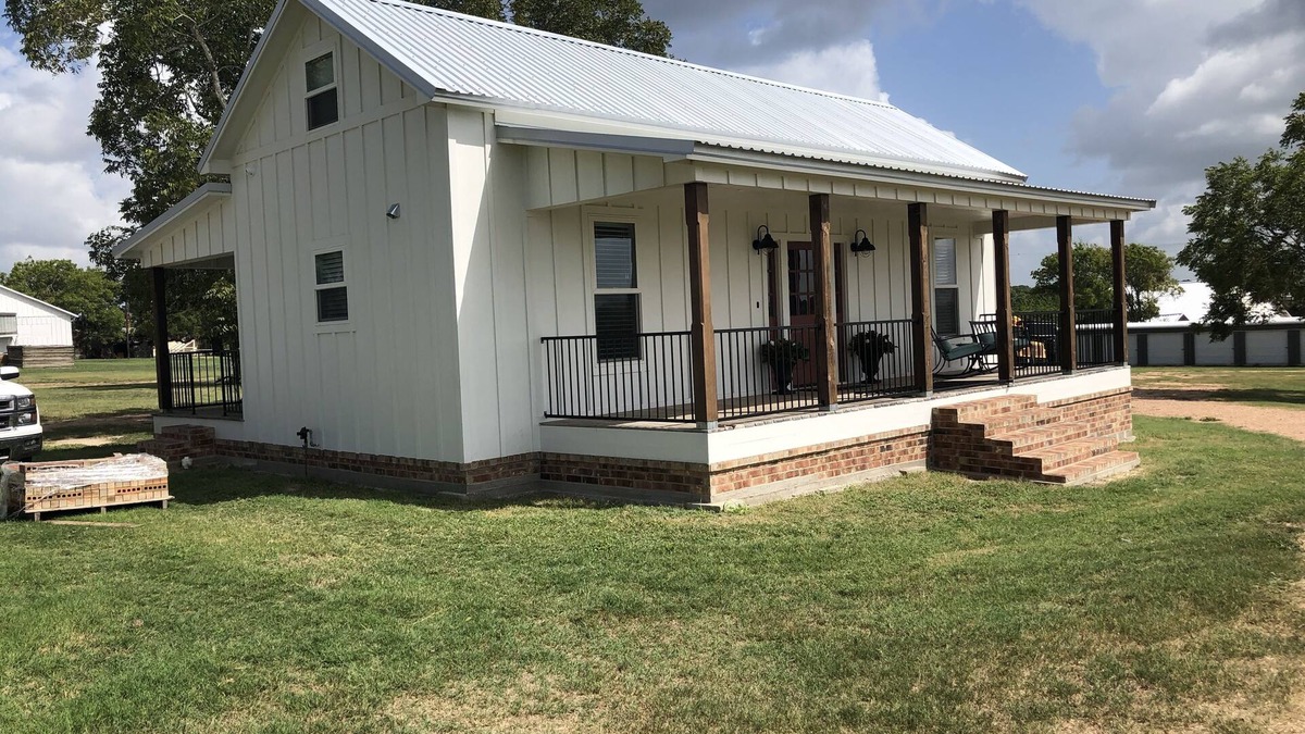 Warrenton Cottage | The White Magnolia Cottage