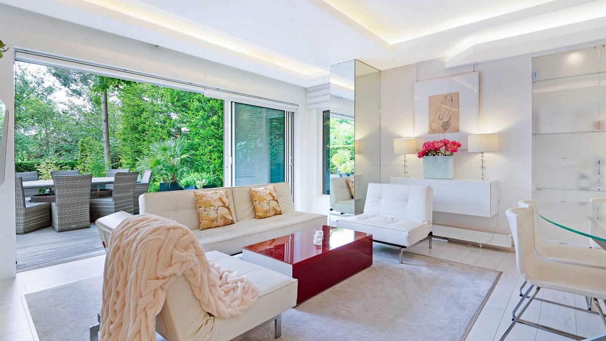 Frognal and Fitzjohns Apartment | The White Peace Garden 3 bed Hampstead - by Out of Office Lifestyle