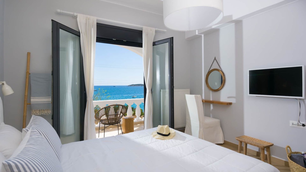 Agios Nikolaos Apartment | The White Splash. A seaside, ground floor, boho apartment with stunning views