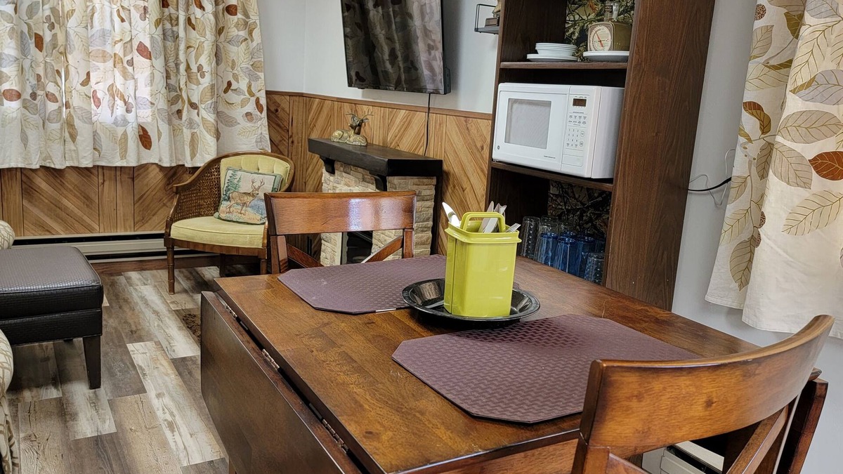 Hettinger Cabin | The White Tail at Carls Cabins