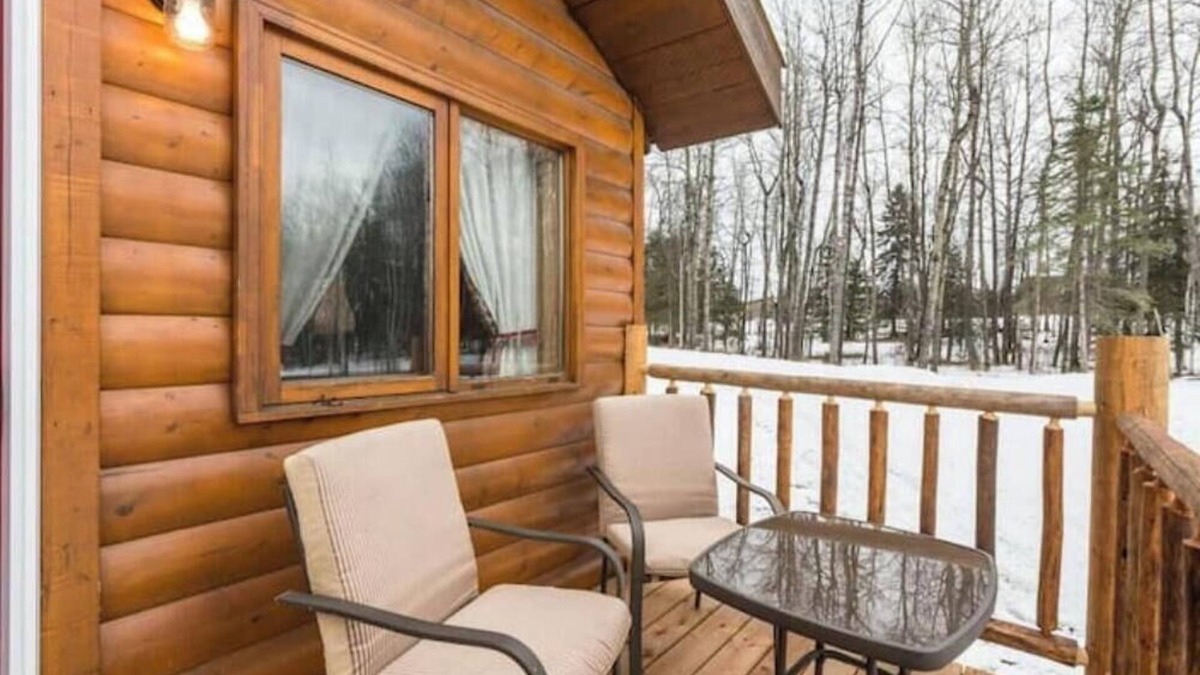 Division No. 11 Cabin | The White Tail Cabin - Bear Creek Cabins