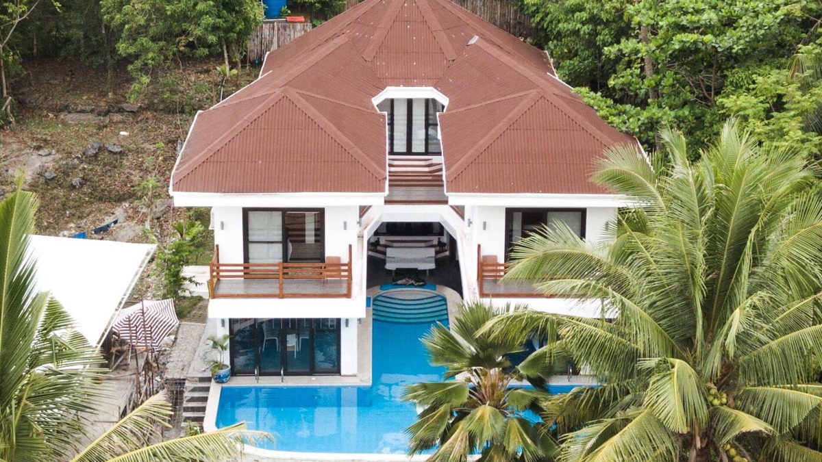 Panglao House | The Whitehouse by the Sea is your private villa by the sea.