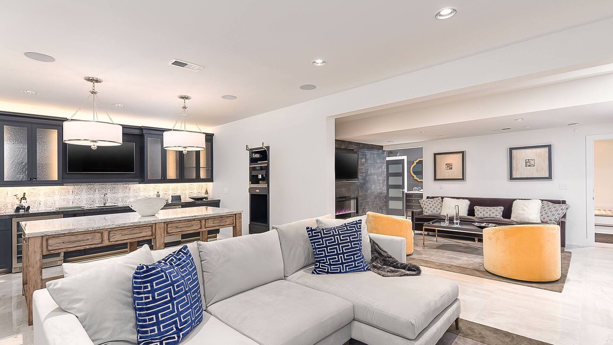 The Village of West Clay House | The Whitehouse SuitenYour Personal Entertainment Space!