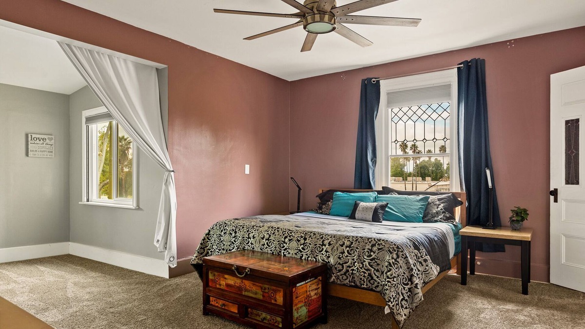 South Redlands House | The whole group will be comfortable in this spacious and unique space.