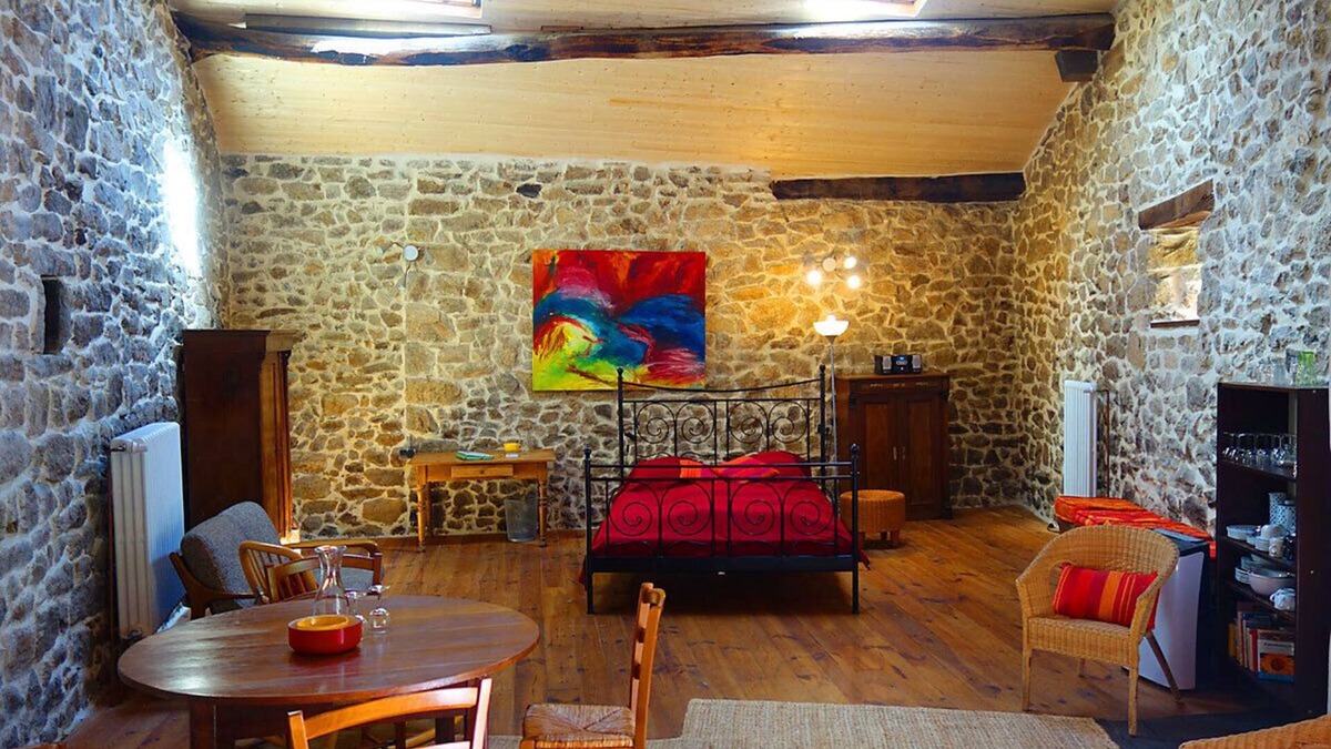 Laboule Apartment | The wild mountains of the Ardèche, gîte in the old barn