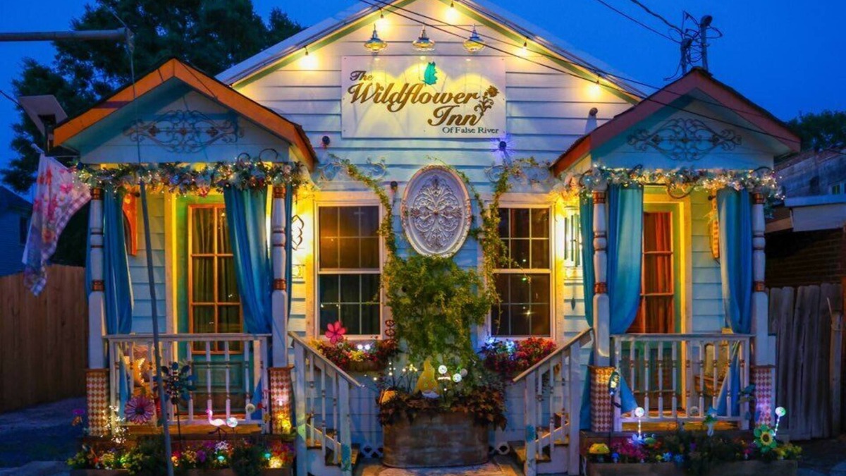 New Roads House | The Wildflower Inn of False River-nScarlett Rose Suite