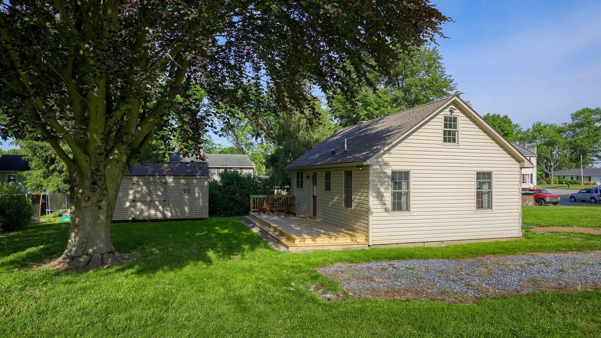 Bausman House | The Willow Street Cottage/close to Willow Valley/2 bed/1 bath
