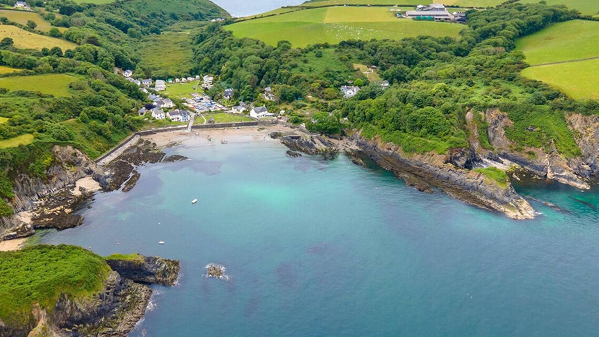 Dinas Cross House | The Willows Dinas Cross, Holiday Home Dinas, Sleeps 5, 3 bedrooms, bathrooms