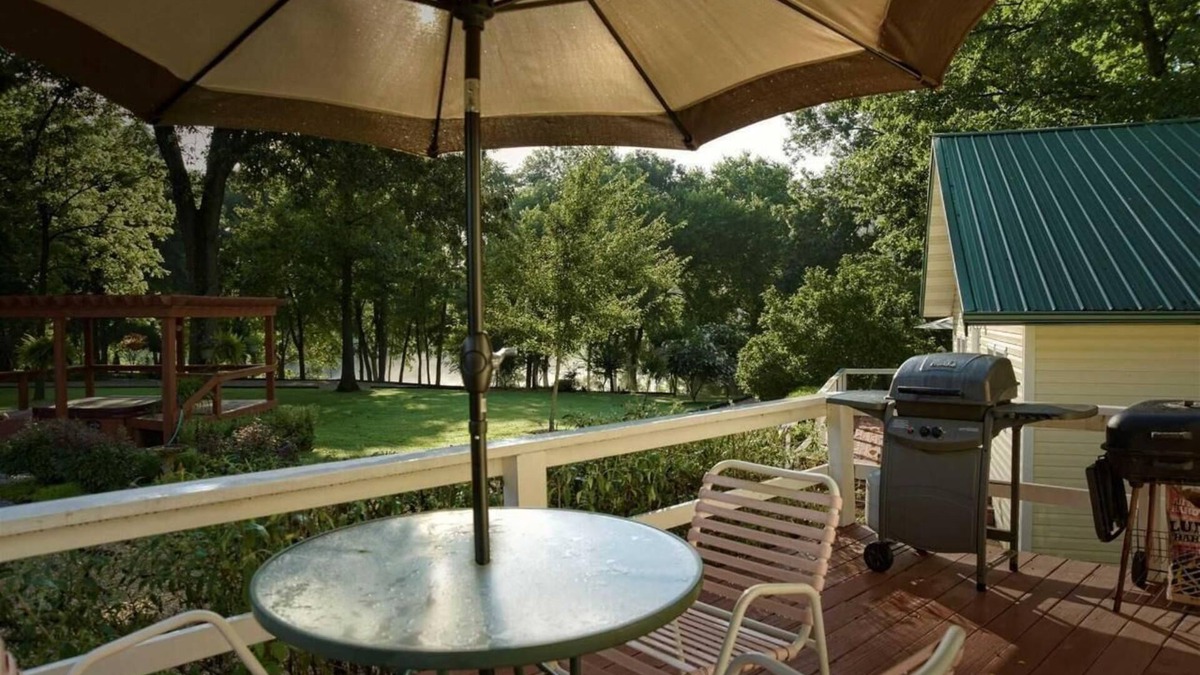 Norfork Cabin | "The Wilson Cabin" Cozy Accommodation on the River