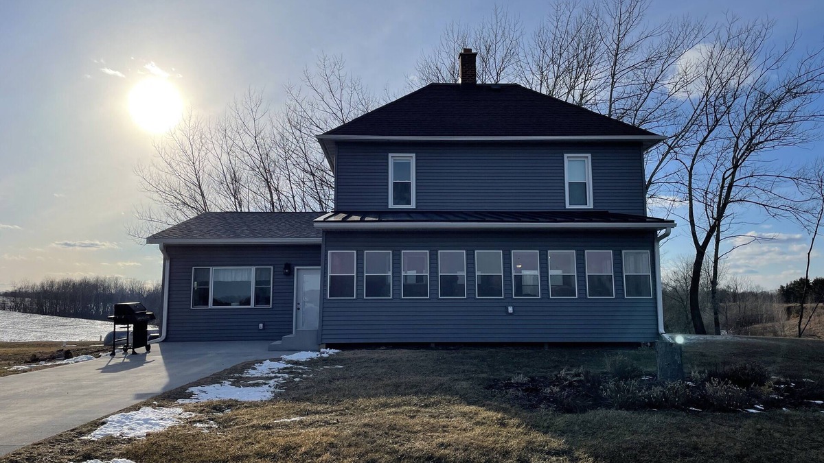 Viola House | The Windmill Retreat - Large country home with big yard