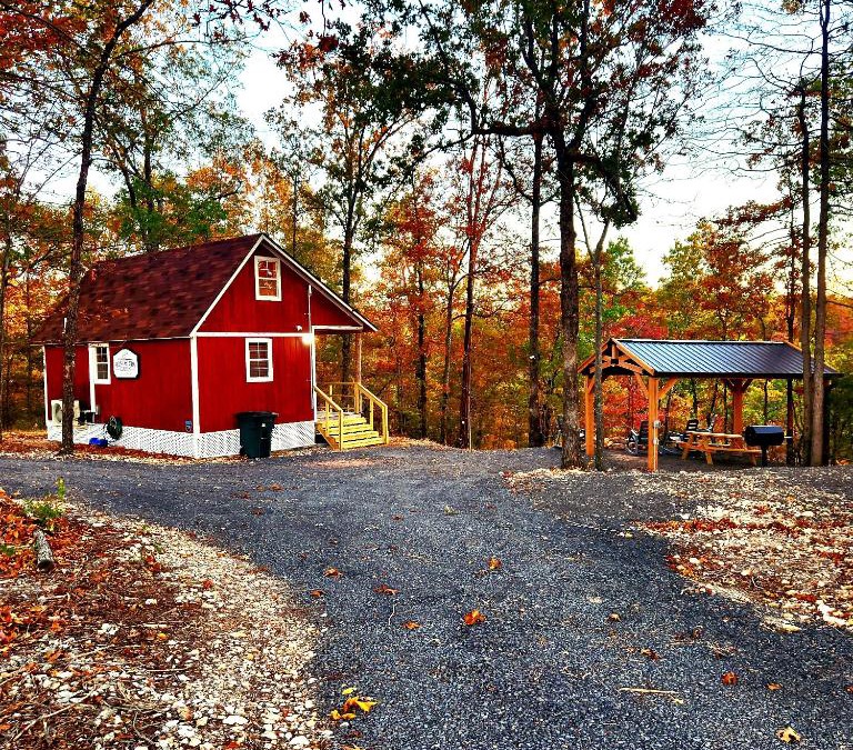 Marshall Villa | The Windstorm Cabin - Pet-friendly & a 2-person Jacuzzi hot tub!