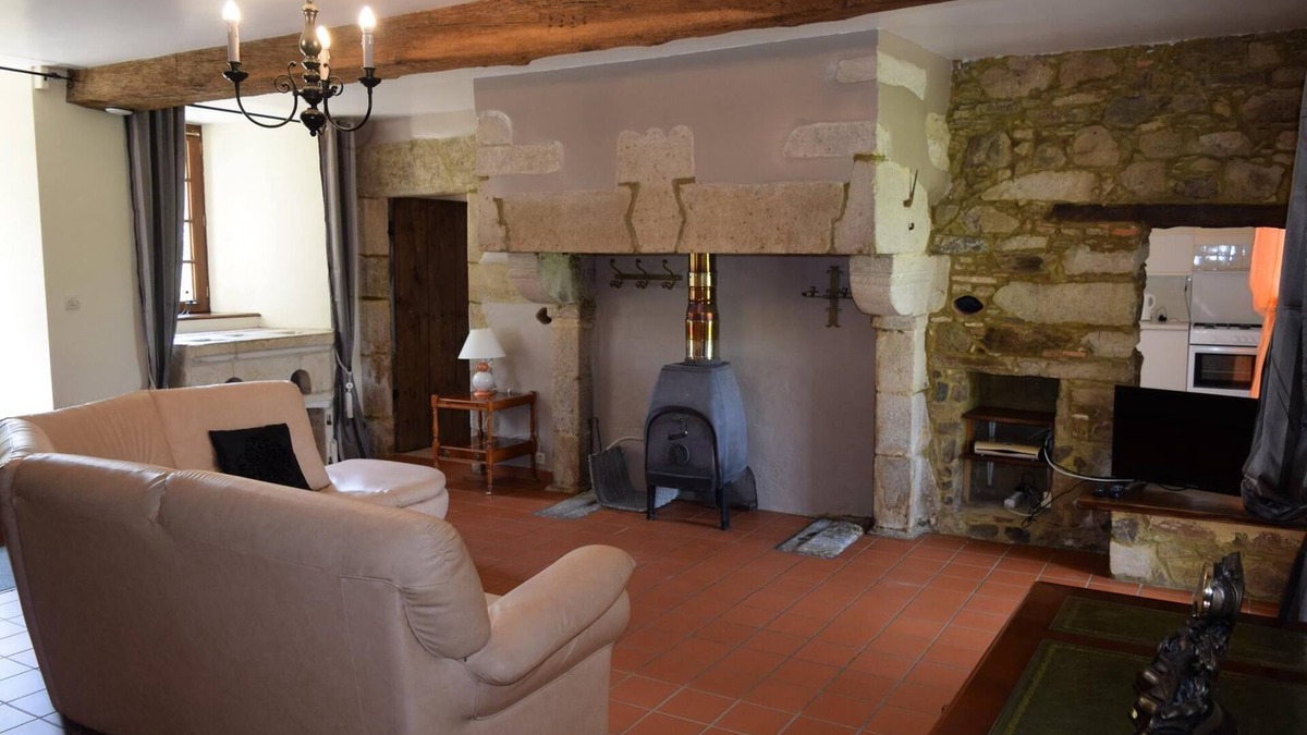 Monsireigne Apartment | The Wine Cellar apartment, summer & winter rental, Pays de Loire