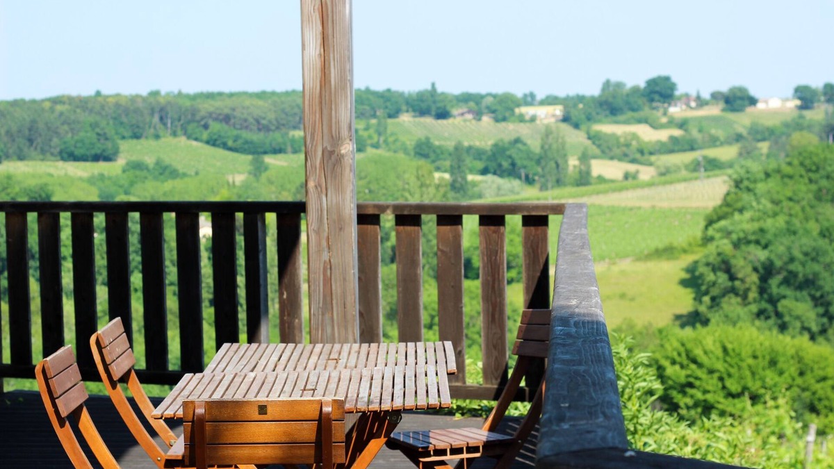 Saussignac House | The Wine Lodge, eco luxury on an organic vineyard with swimming pool