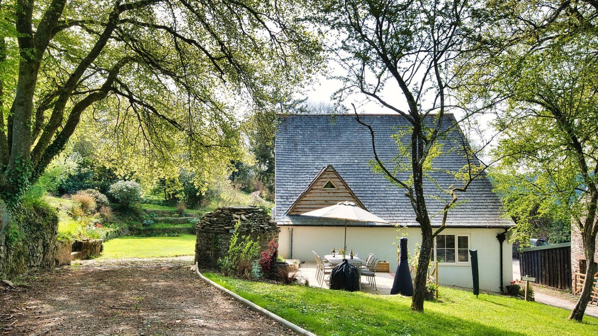 Winkleigh House | THE WING AT WARHAM, family friendly, with open fire in Dolton