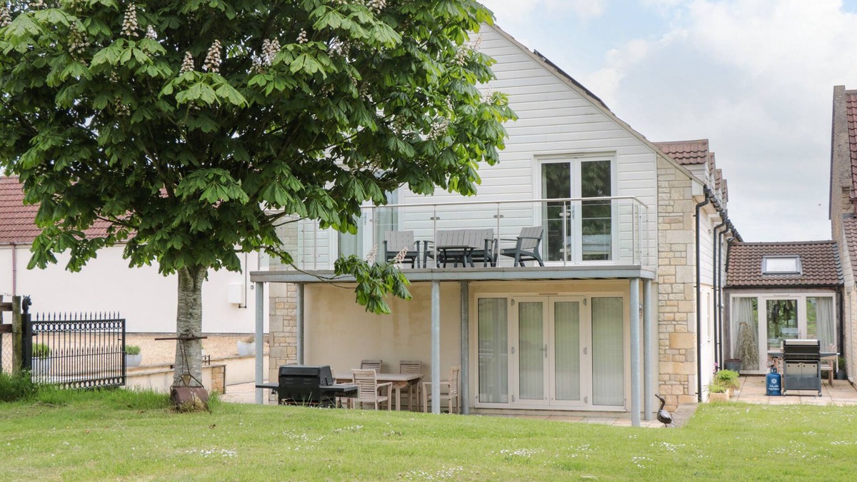 Bruton Cottage | THE WINNING POST, pet friendly, with a garden in Bruton
